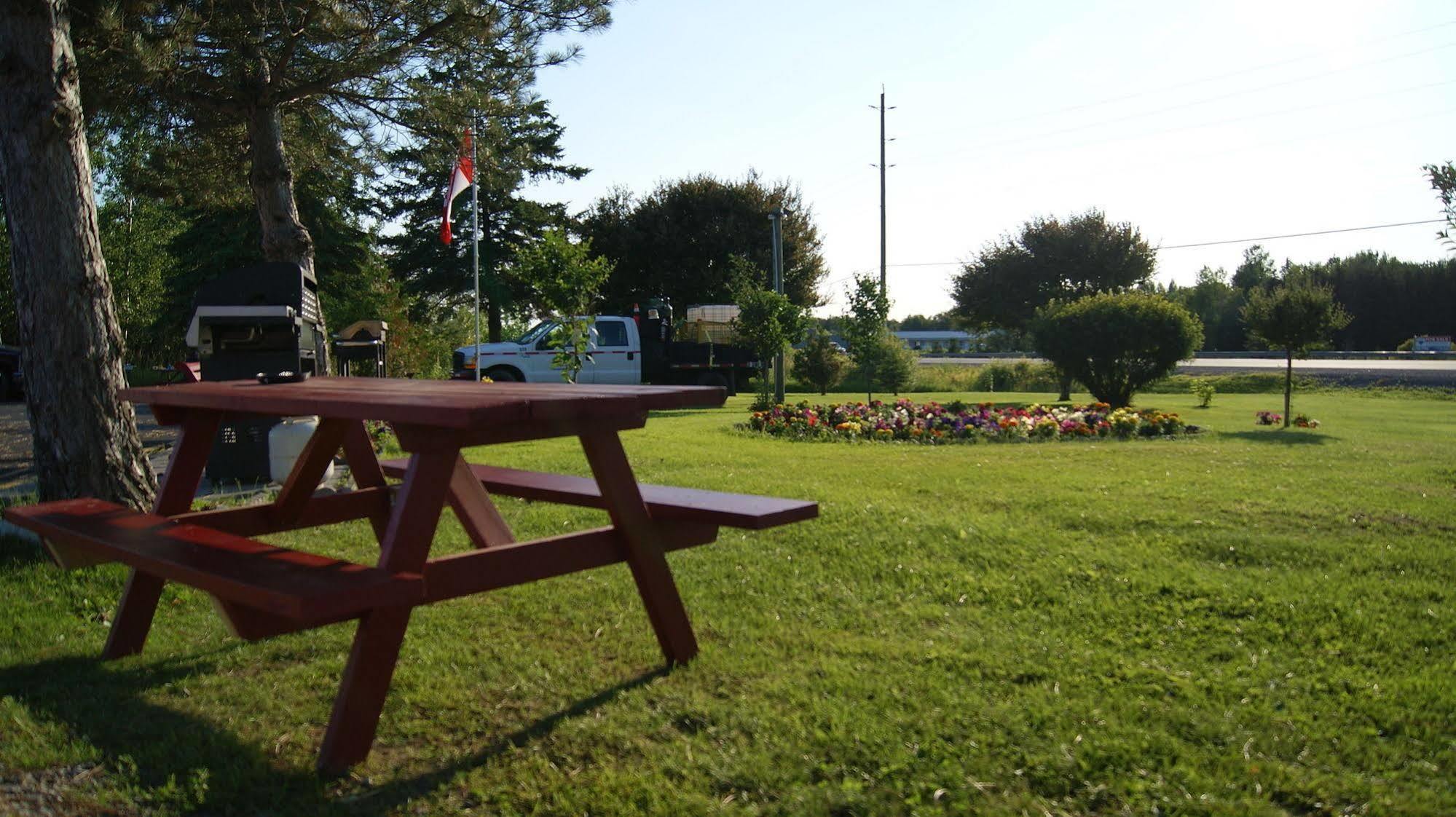 Blue Jay Motel Peterborough Exterior foto